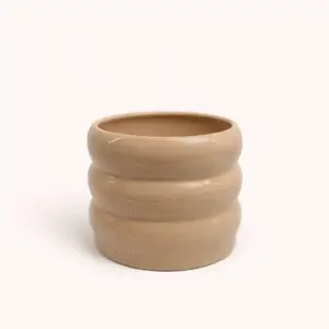 Matera de Cerámica Beige Ondulada – Estilo Orgánico Contemporáneo